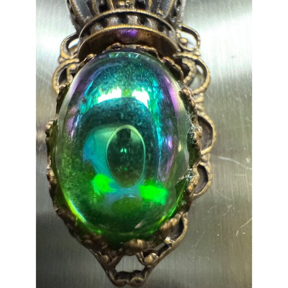 Vintage-Style Iridescent Green Pendant Necklace Ornate Crown Design Silver-Tone - Picture 4 of 8